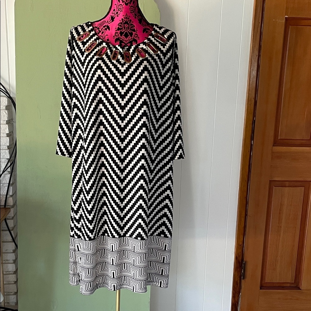 Haani Black and White Chevron Long Sleeve Dress